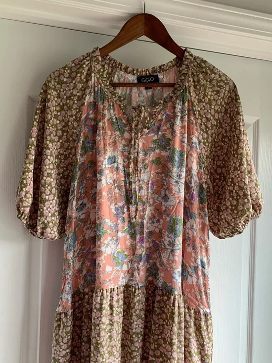 Gigio Floral boho Tiered Maxi Dress in Peach and Olive - Picture 3 of 6